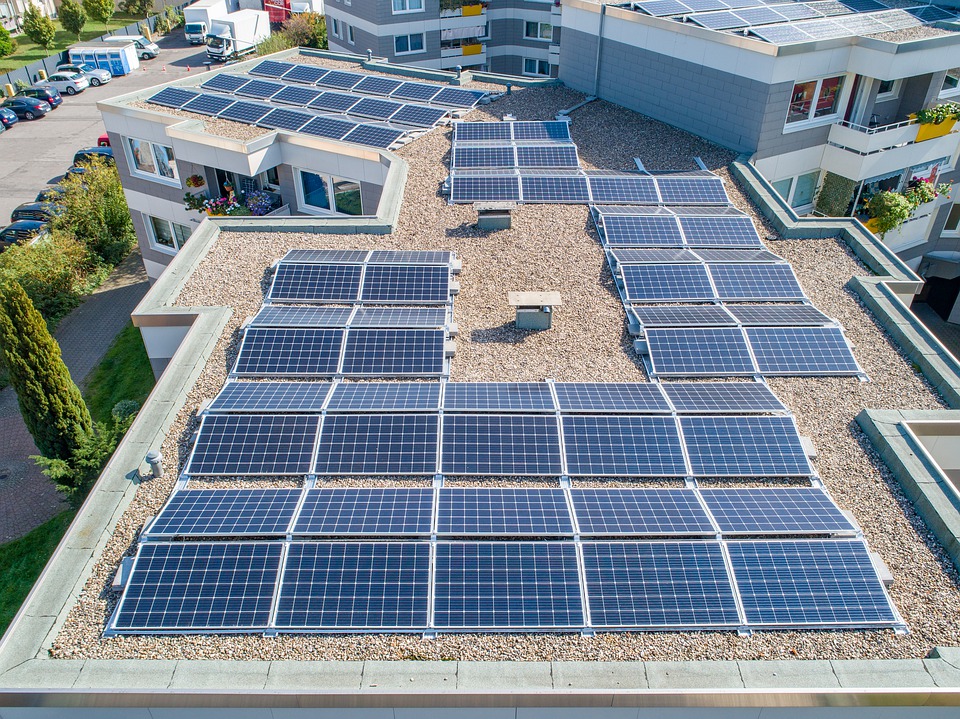 Instalación de placas solares en empresa en Valencia